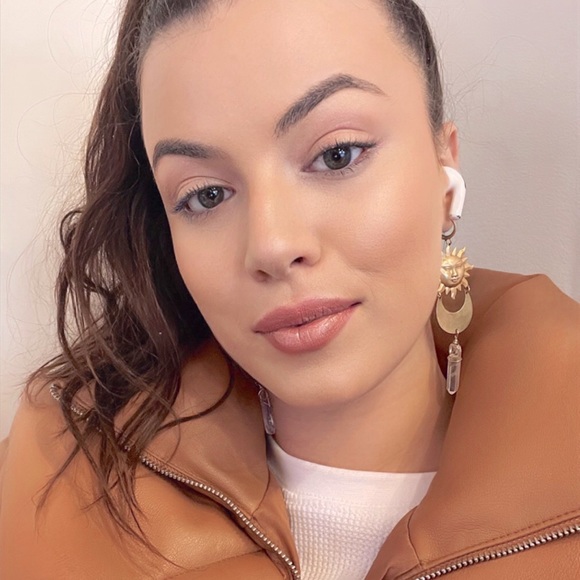 Meet your Posher, Taylor - Picture 1 of 1